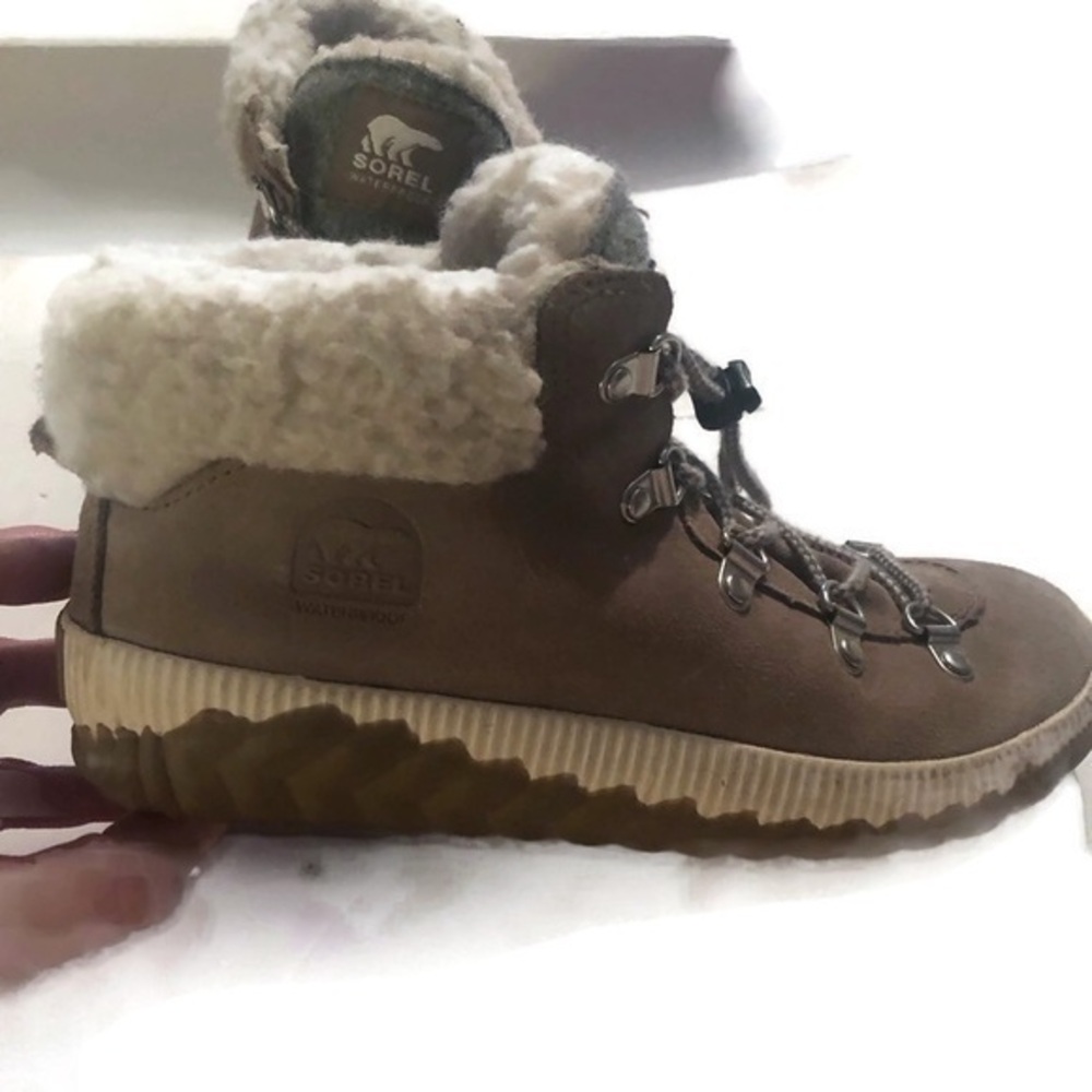 SOREL Kids Out 'N About Conquest Waterproof Winter Bootie Tan Big Kid Size 4